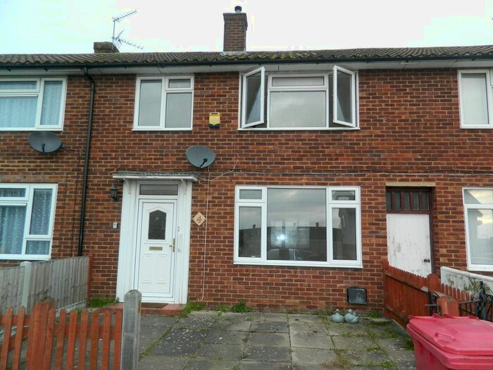 3 Bedroom Terraced House To Rent In Vermont Road, Slough, Berkshire, SL2