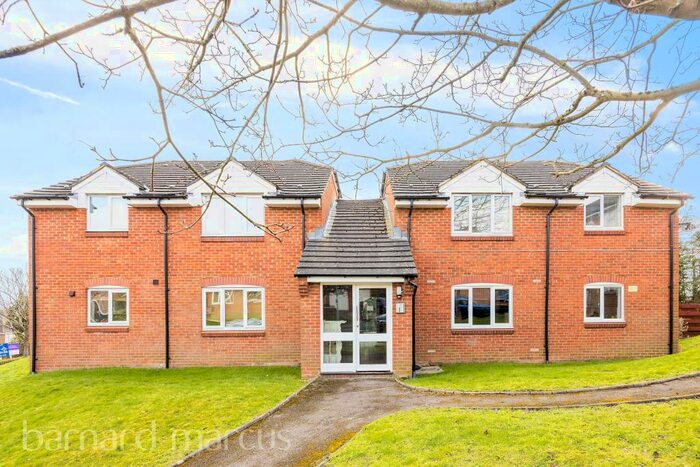 Apartment To Rent In Hunting Gate Drive, Chessington, KT9