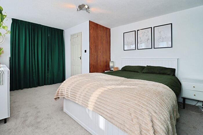 2 Bedroom Flat For Sale In Filton Avenue, Bristol, Avon, BS34
