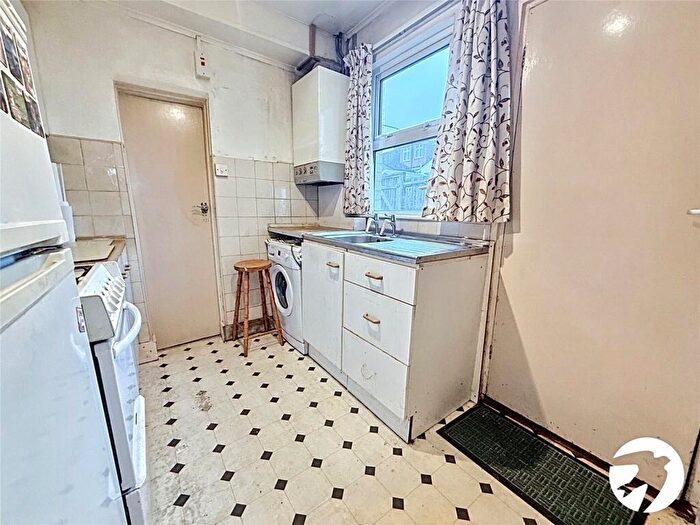 3 Bedroom End Of Terrace House For Sale In Cromer Road, Rochester, Kent, ME2