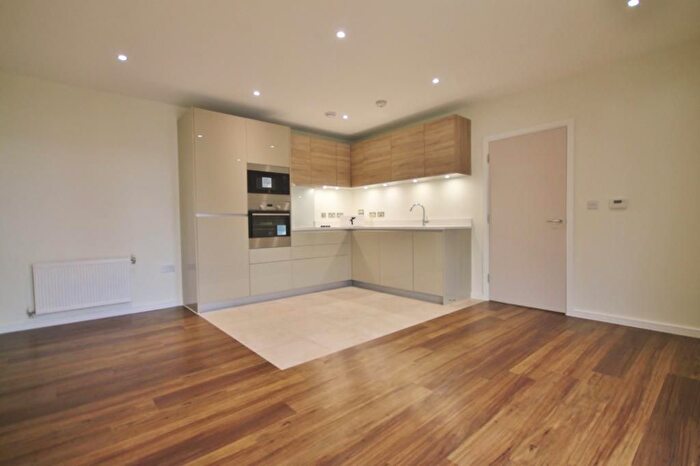 1 Bedroom Flat To Rent In Palmerston Road, London, W3