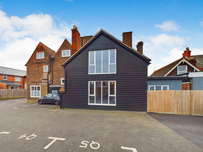 2 Bedroom Mews For Sale In Queen Street, Horsham, RH13