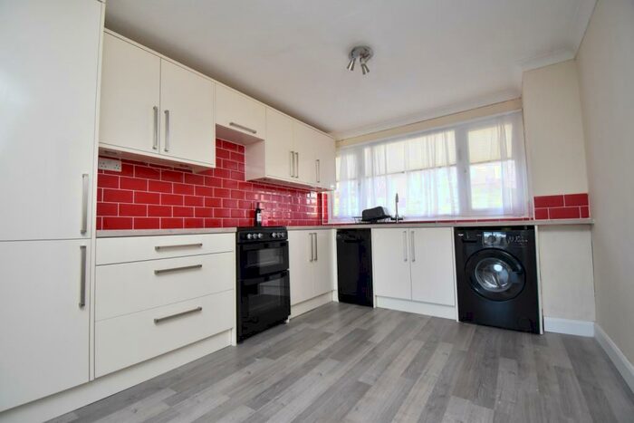 3 Bedroom Terraced House To Rent In Stour Close Rochester, ME2