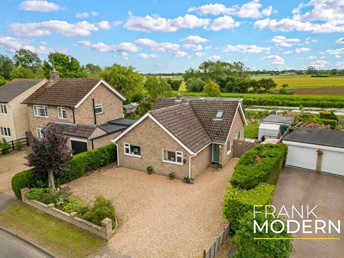 3 Bedroom Detached Bungalow For Sale In Eastgate, Deeping St. James, PE6