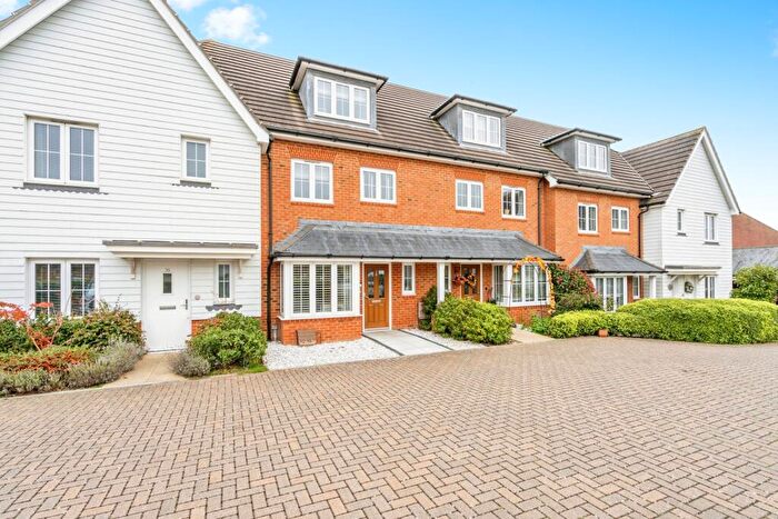 4 Bedroom Terraced House For Sale In Lakeland Avenue, Bognor Regis, PO21