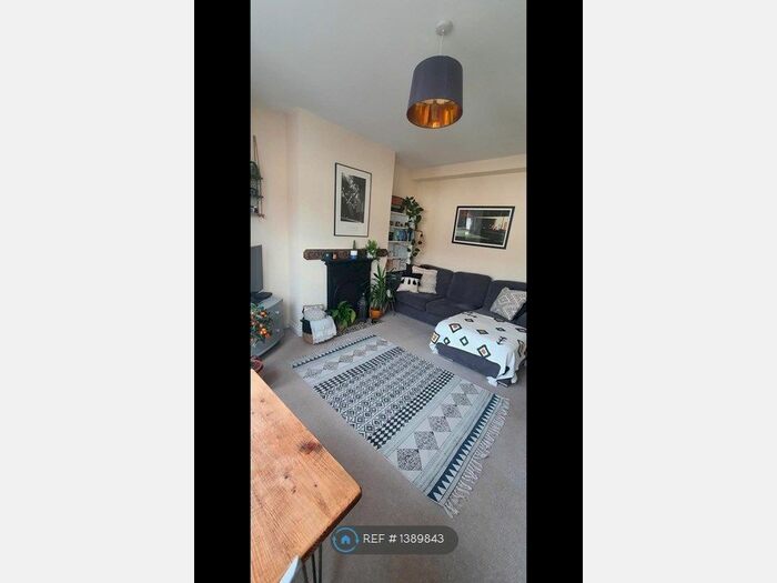 2 Bedroom Flat To Rent In Childebert Road, London, SW17