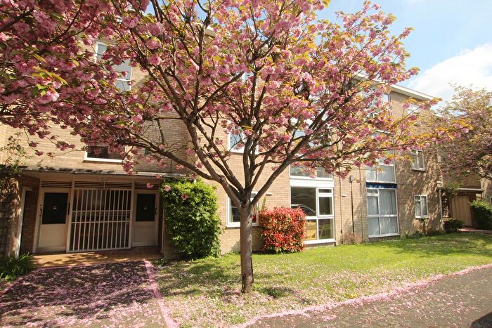 2 Bedroom Flat To Rent In Lilac Court, Cambridge, CB1