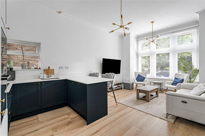 2 Bedroom Flat For Sale In Gordon Road, London, United Kingdom, W5