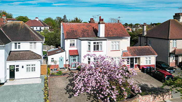 3 Bedroom Semi Detached House For Sale In Wellstead Gardens, Westcliff-on-sea, SS0