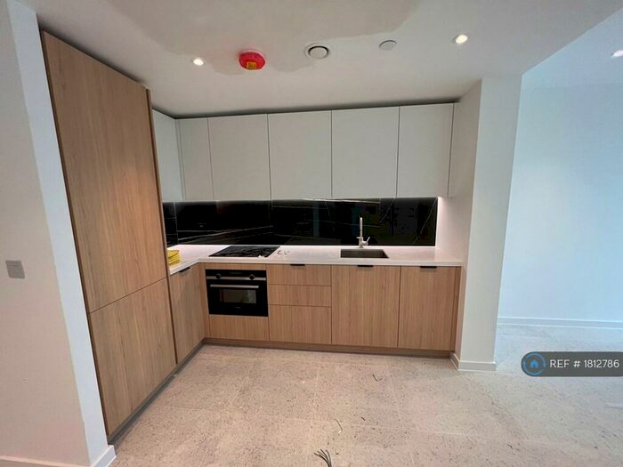 Studio To Rent In Cendal Crescent, London, E1