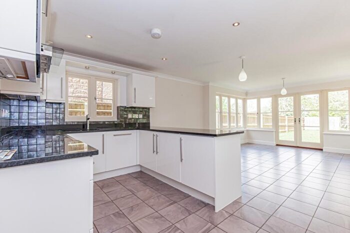 5 Bedroom Detached House To Rent In Standlake, OX29