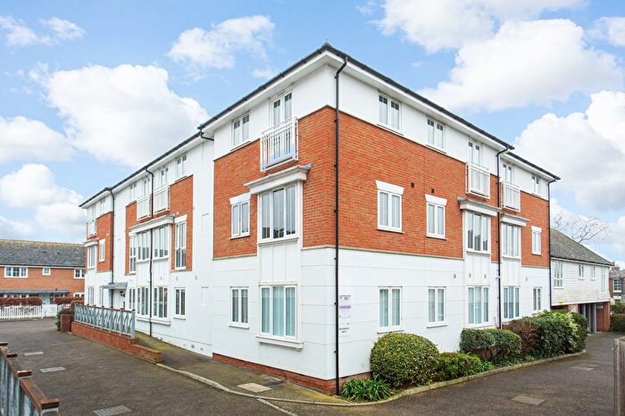 2 Bedroom Flat For Sale In Wicketts End, Whitstable, CT5