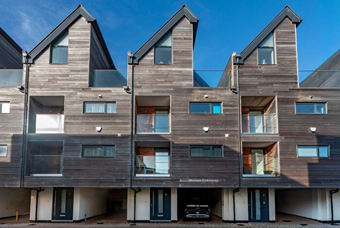 3 Bedroom Town House For Sale In Fishermans Beach, Hythe, CT21