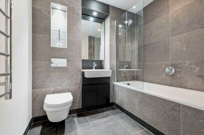 4 Bedroom House To Rent In Grafton Quarter, Croydon, CR0