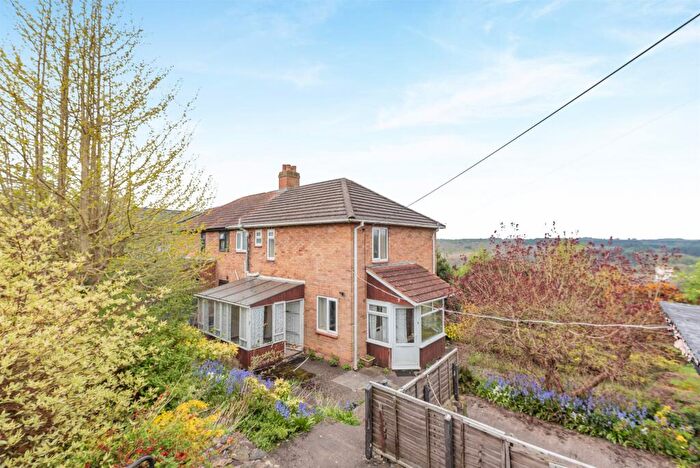 3 Bedroom Semi-Detached House For Sale In Meendhurst Road, Cinderford, GL14