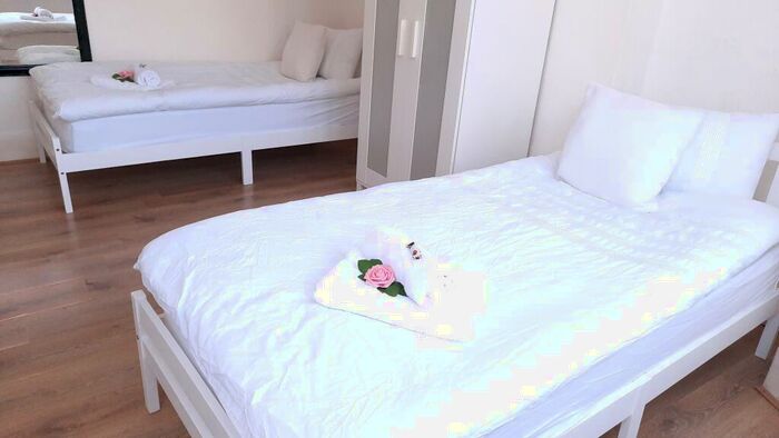 2 Bedroom House To Rent In Lyndhurst Gardens, London, London, IG11