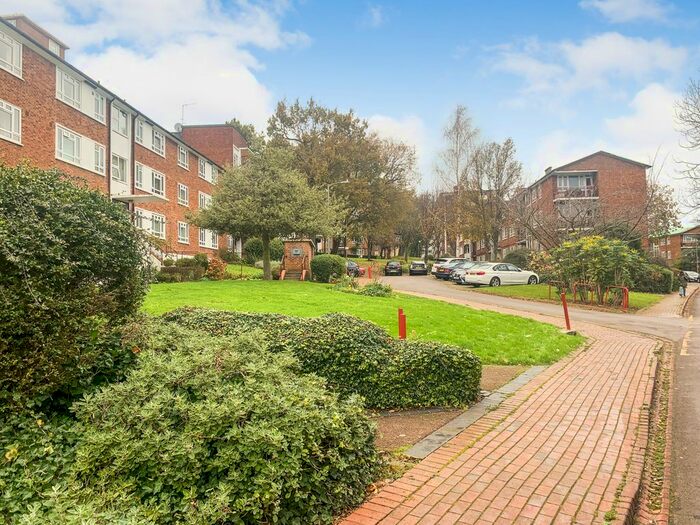 4 Bedroom Flat To Rent In Lindale, Wimbledon Park Road SW19