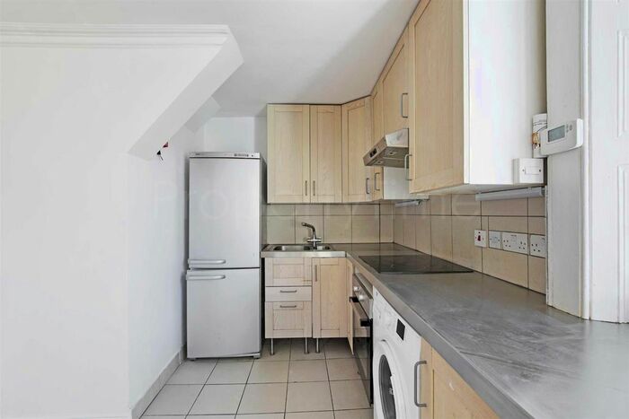 3 Bedroom Flat To Rent In Dresden Road, Archway, N19