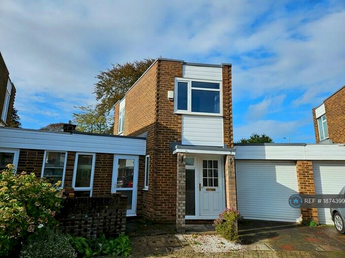 2 Bedroom Semi-Detached House To Rent In Ashdown Close, Beckenham, BR3