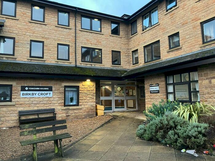 1 Bedroom Flat To Rent In Crescent Road, Huddersfield, West Yorkshire, HD2