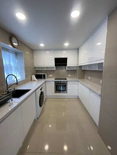 2 Bedroom Flat To Rent In Angelica Drive, London, E6