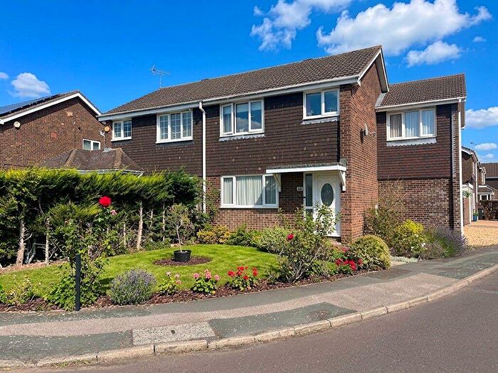 4 Bedroom Semi Detached House For Sale In Byron Drive, Newport Pagnell, MK16