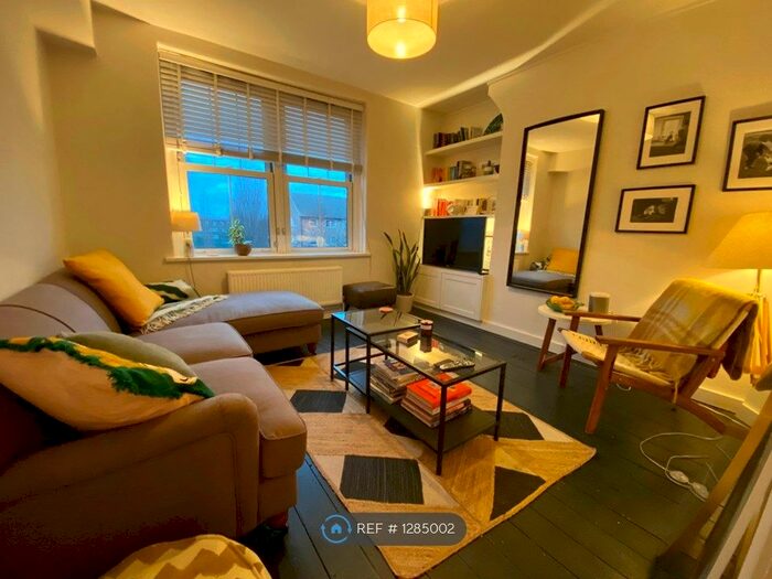 1 Bedroom Flat To Rent In Evesham House, London E2