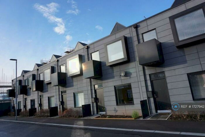 3 Bedroom Terraced House To Rent In Lockyard Lane, Manchester, M4