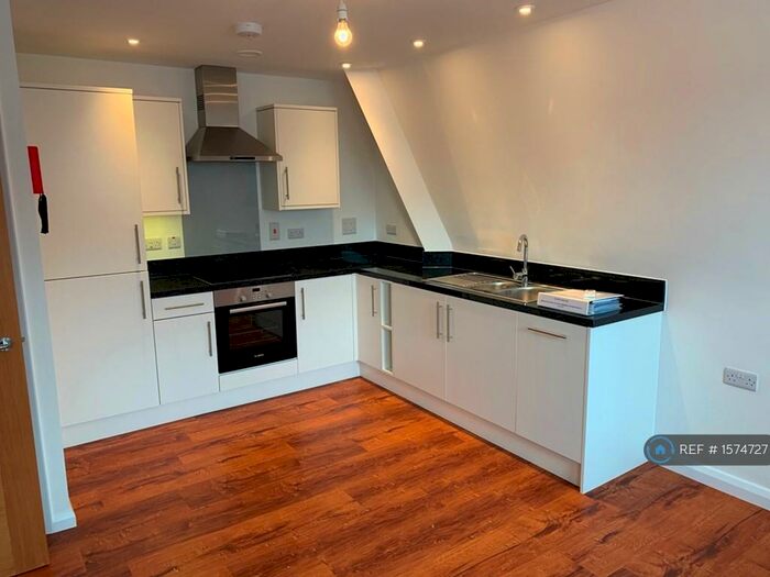1 Bedroom Flat To Rent In Corporation Street, High Wycombe, HP13