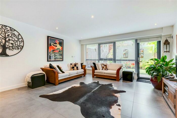 2 Bedroom Apartment To Rent In Metropolitan Court, High Road, London, NW10