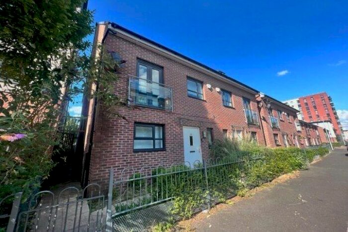 4 Bedroom Semi-Detached House To Rent In Lord Street, Salford, M7