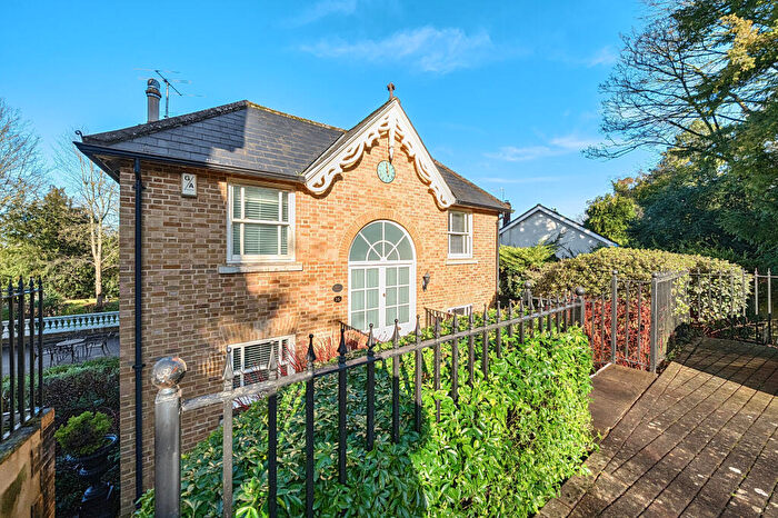 3 Bedroom Detached House For Sale In Mangrove Road, Hertford, SG13