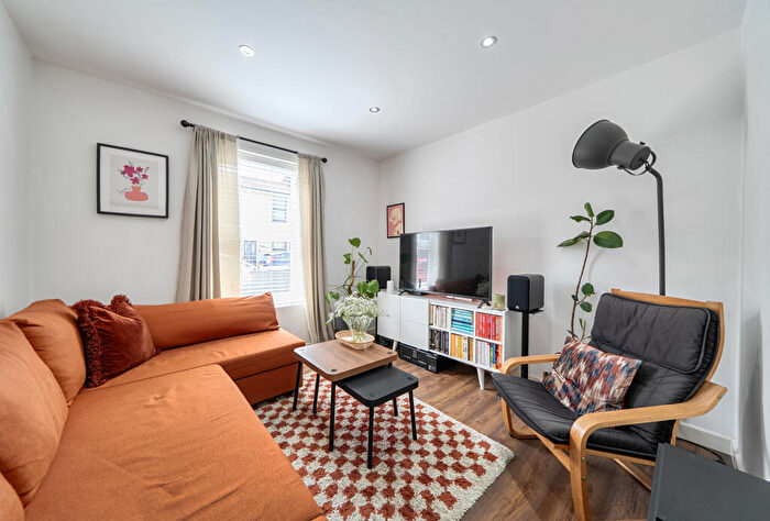 2 Bedroom End Of Terrace House For Sale In Clifton Road, London, SE25