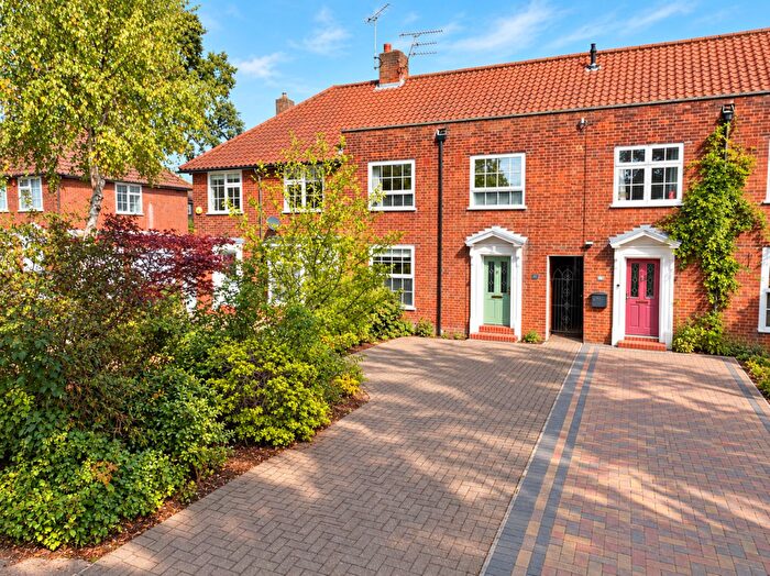3 Bedroom Terraced House For Sale In Woodhall Lane, Welwyn Garden City, AL7