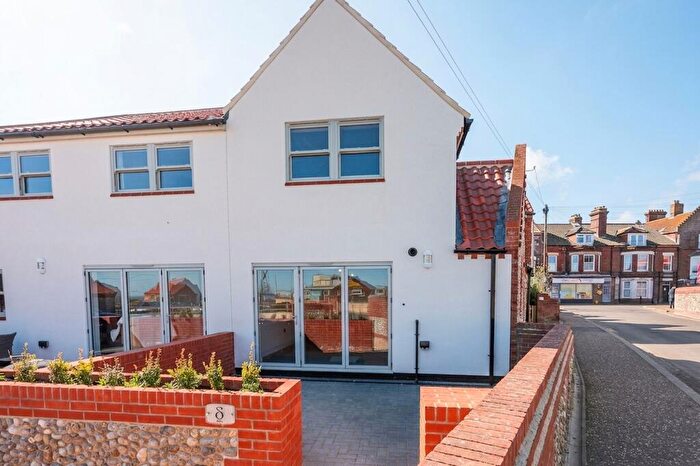 2 Bedroom Flat For Sale In High Street, East Runton, NR27