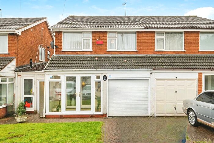 3 Bedroom Semi Detached House For Sale In Brylan Croft, Birmingham, B44