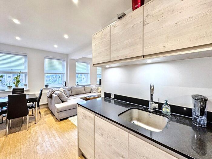 1 Bedroom Flat For Sale In Crest View Drive, Petts Wood, Orpington, BR5