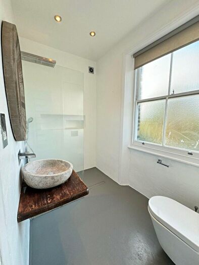 2 Bedroom Apartment To Rent In Kentish Town Road, London, NW5