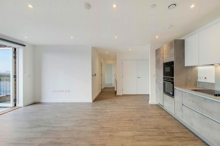 2 Bedroom Flat To Rent In Fresh Wharf Road, Barking, Essex IG11