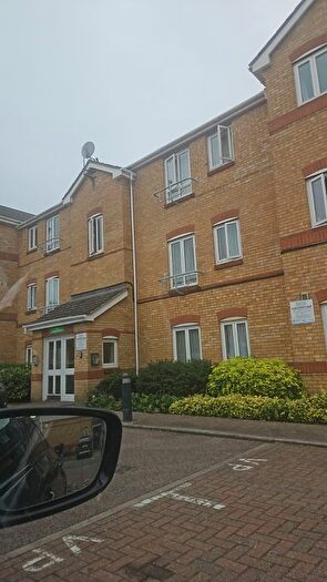 Block Of Flats To Rent In Dominion Close, Hounslow, TW3