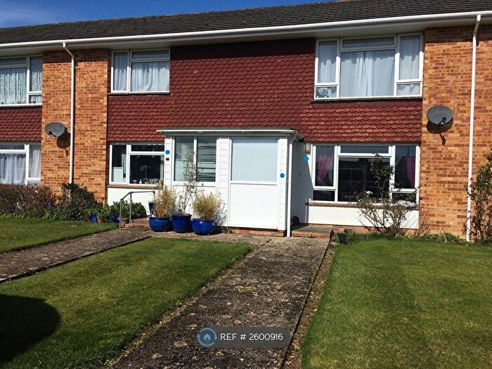 2 Bedroom Flat To Rent In Aspen Place, New Milton, BH25