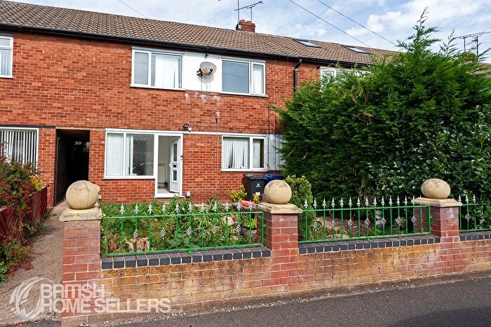 3 Bedroom Terraced House For Sale In Glenfield Avenue, Doncaster, South Yorkshire, DN4