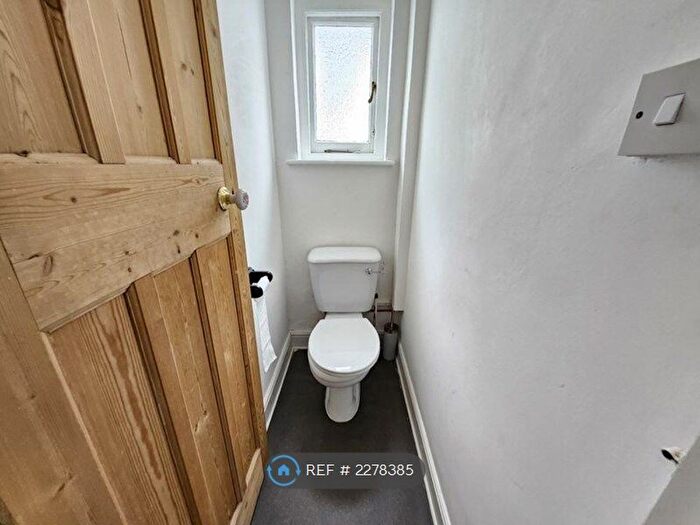 4 Bedroom Semi-Detached House To Rent In Netherlands Road, New Barnet, Barnet, EN5