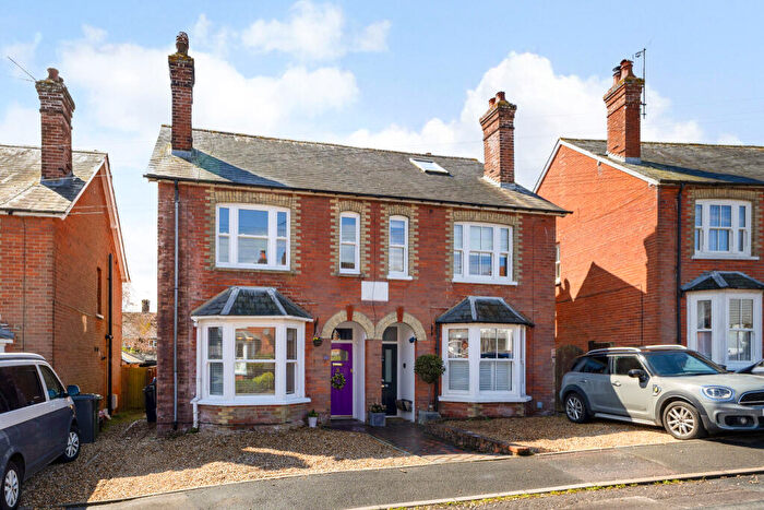 3 Bedroom Semi Detached House For Sale In Queens Road, Alton, GU34