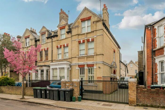 2 Bedroom Semi-Detached House To Rent In Ribblesdale Road, Crouch End, N8