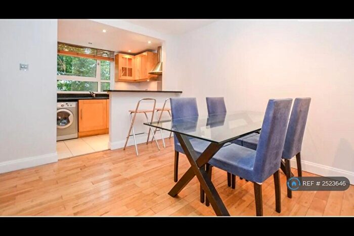 1 Bedroom Flat To Rent In Kingsdown Court, London, SW11