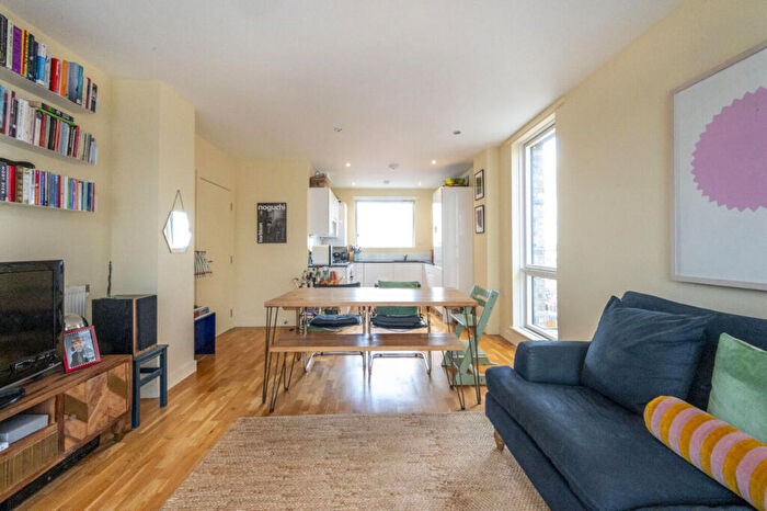 2 Bedroom Flat For Sale In Sutherland Road, Walthamstow, London, E17