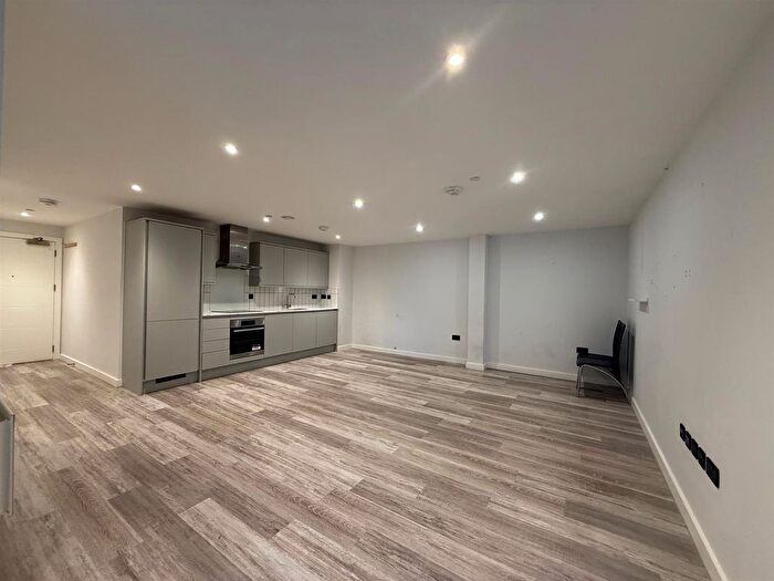 2 Bedroom Flat To Rent In Apex Lofts, Digbeth, B12