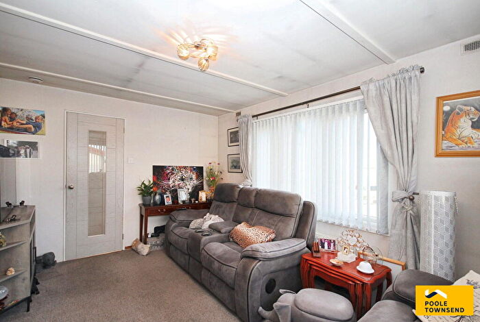 2 Bedroom Chalet For Sale In West Shore Park, Walney, Barrow-in-furness, LA14