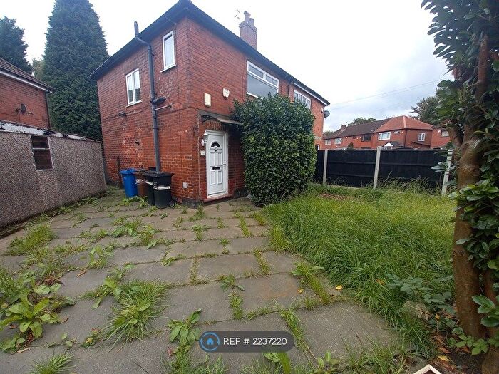 3 Bedroom Semi-Detached House To Rent In Fovant Crescent, Stockport, SK5